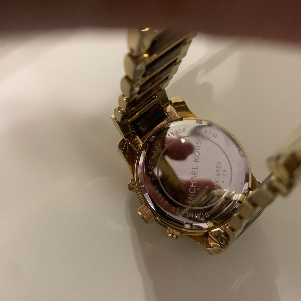 Michael Kors Watch - Picture 3 of 9